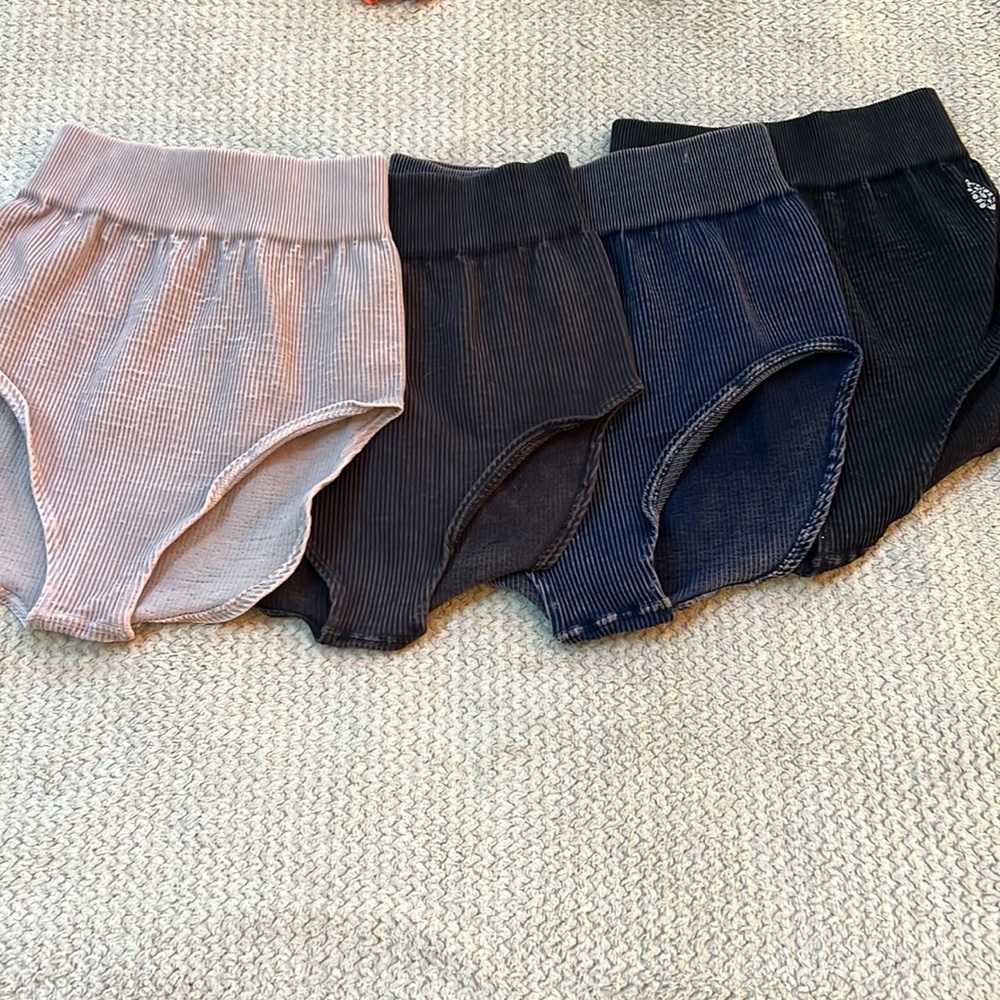 COPY - 🌺free people happiness run brief short - Picture 15 of 17